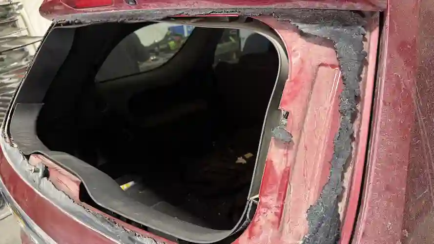 Broken rear glass on a Dodge Durango in Omaha before replacement at 123 Glass Company