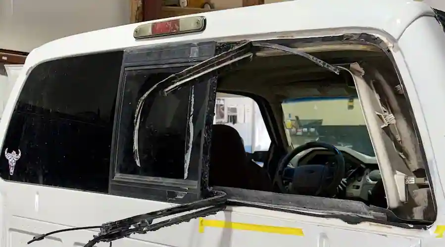 Broken rear power sliding glass on a Ford F-250 in Omaha before replacement at 123 Glass Company